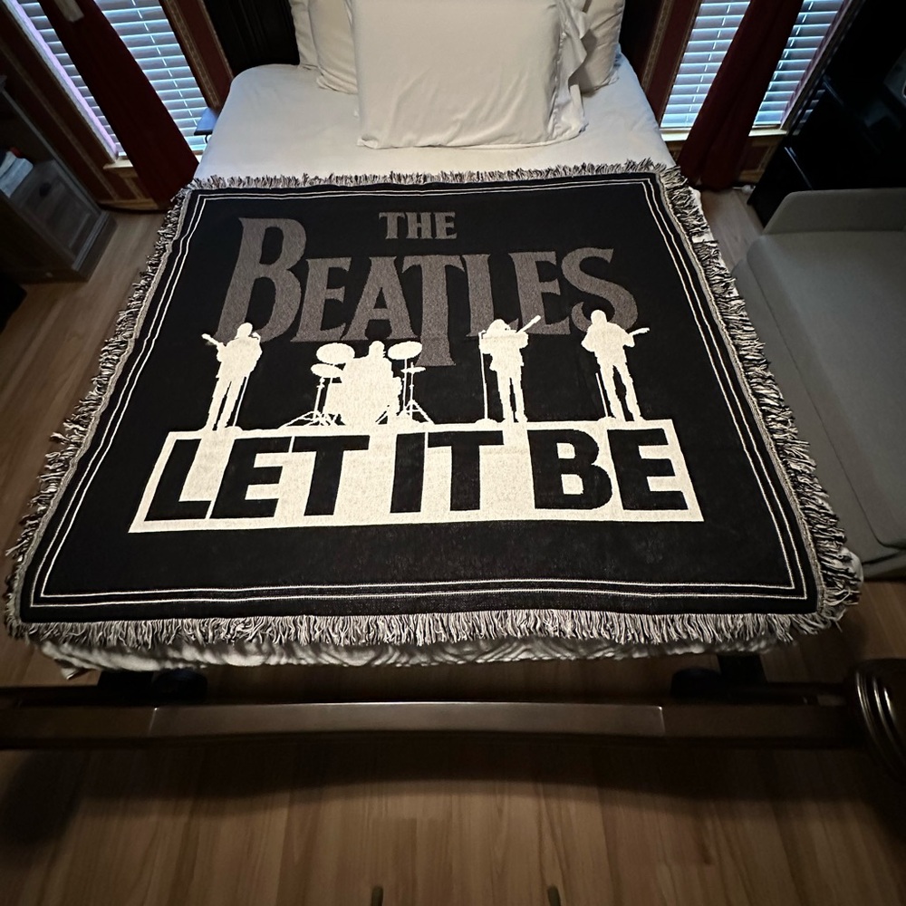 NWOT The Beatles Woven Tapestry Blanket